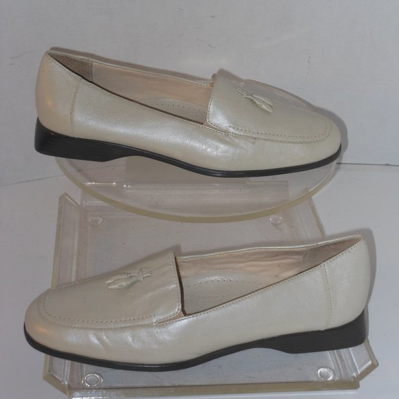 TROTTERS IVORY LOAFERS SIZE 9.5 MEDIUM - Picture 6 of 11